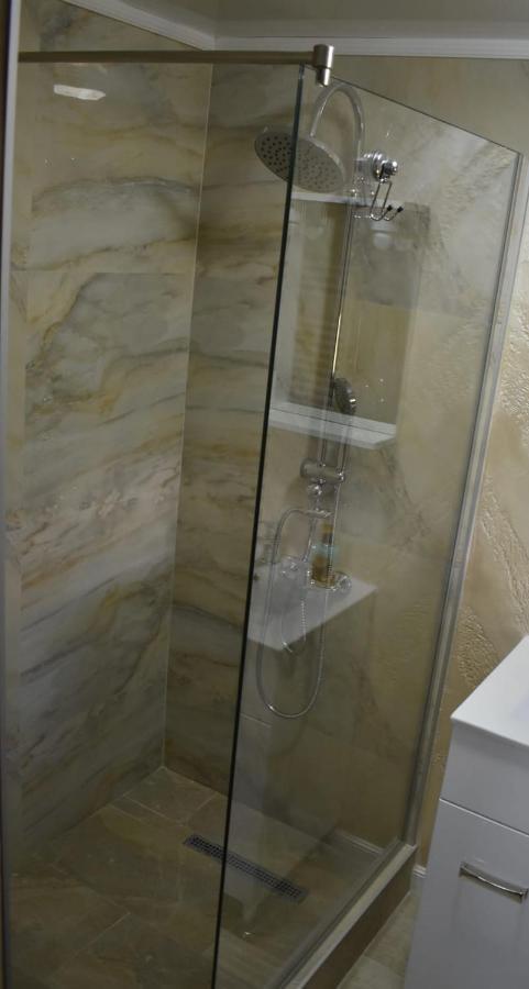 Târgu JiuCasa Brancusianaアパートメント エクステリア 写真