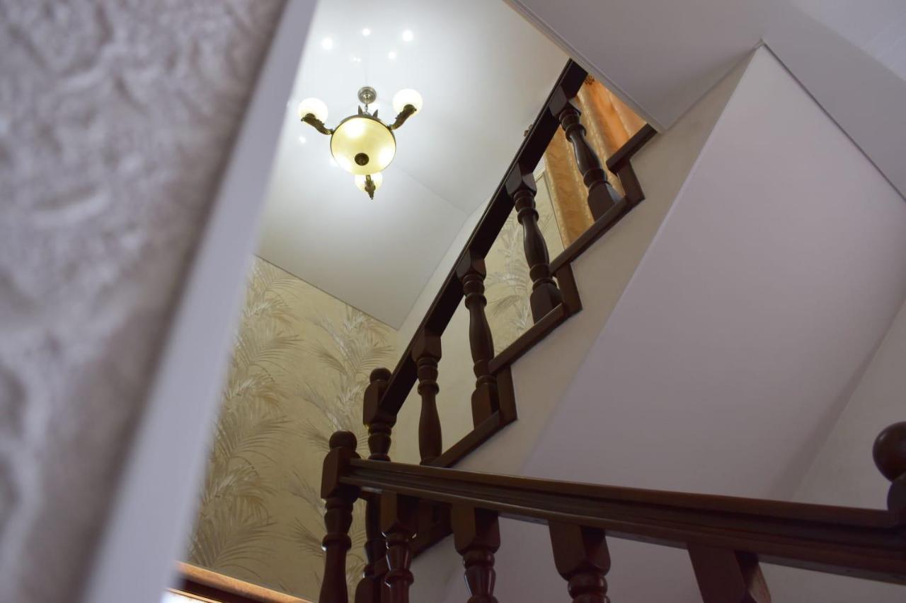 Târgu JiuCasa Brancusianaアパートメント エクステリア 写真