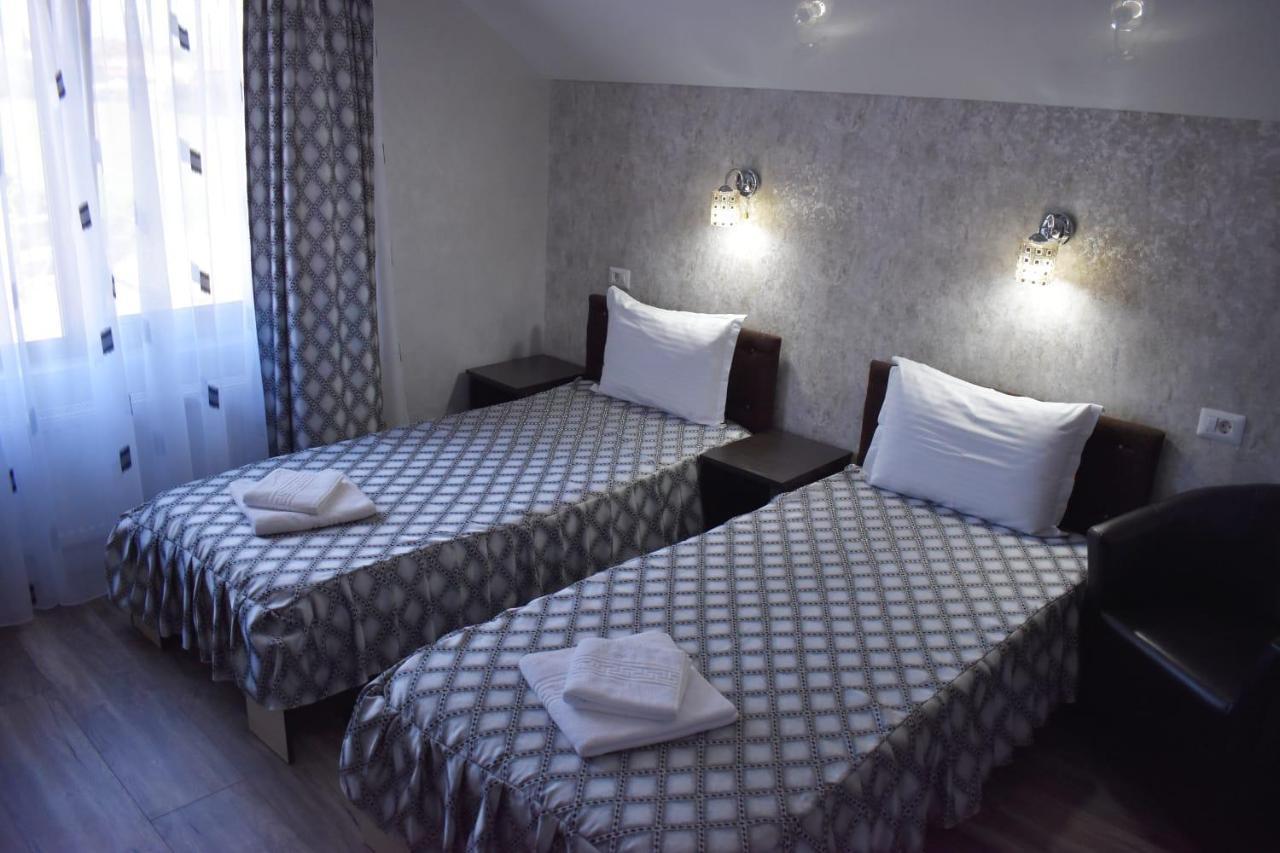 Târgu JiuCasa Brancusianaアパートメント エクステリア 写真